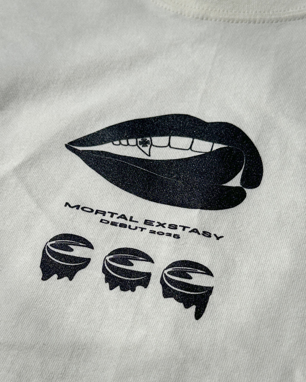 DEBUT LIPS TEE