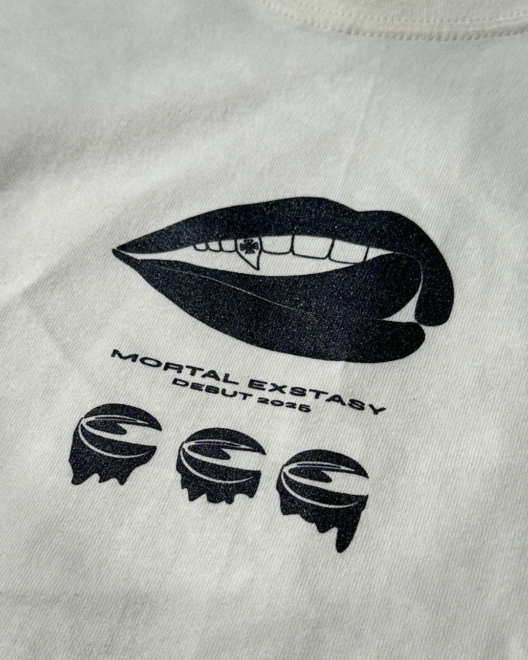 DEBUT LIPS TEE